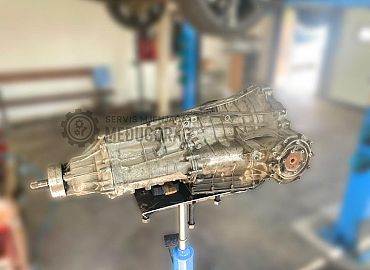 Skidanje automatskog mjenjača iz vozila Audi A6 3.0 TDI 4G tijekom servisa